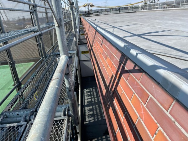 斜壁タイル下地に塩ビシートで改修‼　サムネイル