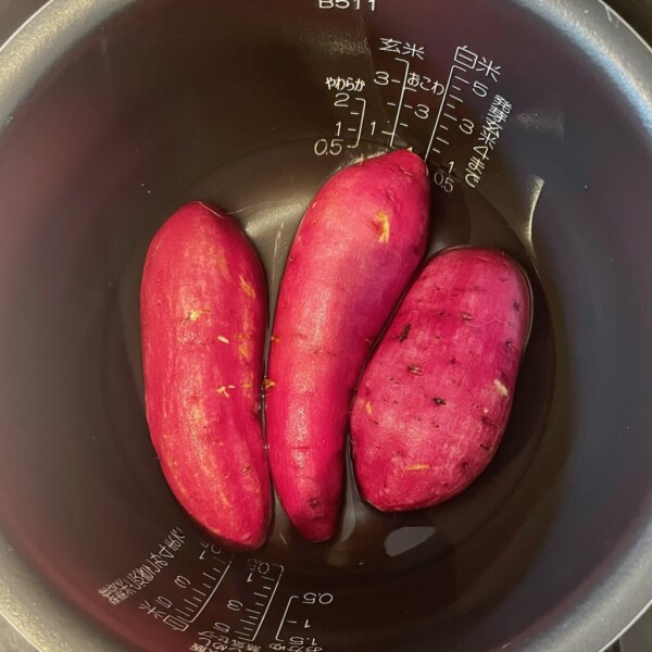 【炊飯器で焼き芋】ホクホクにもねっとりにも🍠サムネイル