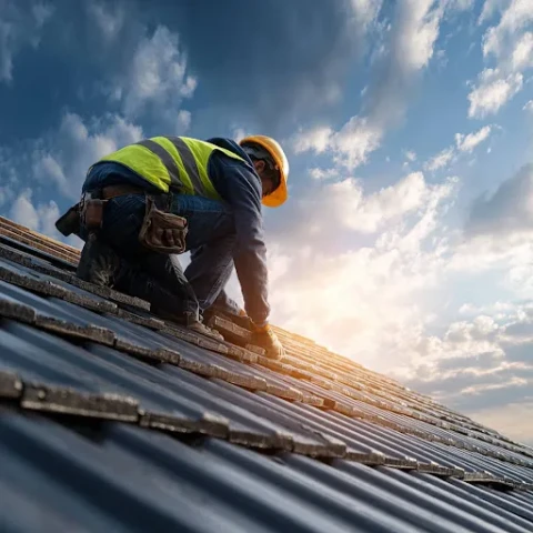 屋根修理の費用相場はいくら？部分修理・カバー工法・葺き替えの価格と業者選びを解説