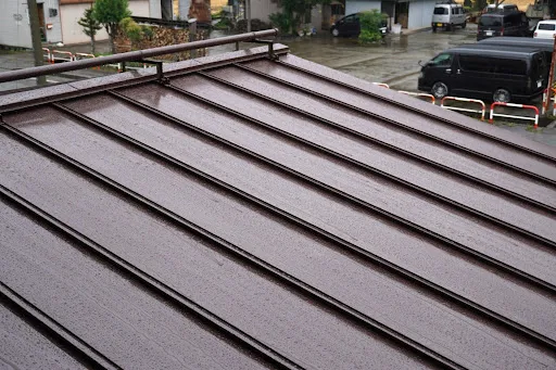 トタン屋根の基礎知識｜昔から使われている金属屋根材